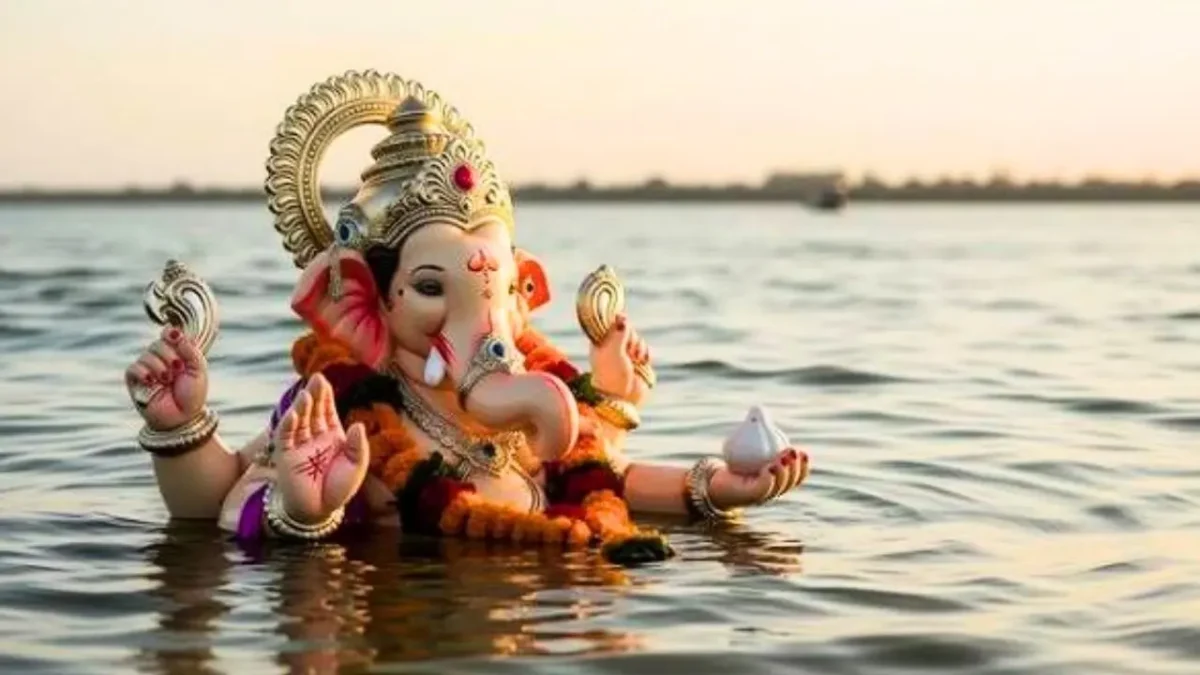 ಗಣೇಶ ವಿಸರ್ಜನೆಯ ಸಾಂಧರ್ಬಿಕ ಚಿತ್ರ