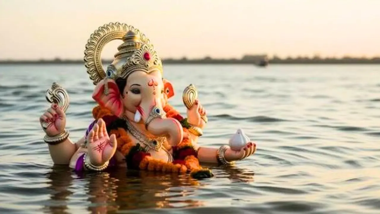 ಗಣೇಶ ವಿಸರ್ಜನೆಯ ಸಾಂಧರ್ಬಿಕ ಚಿತ್ರ