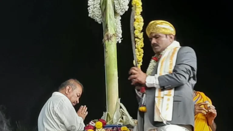 Shivamogga Dasara 2026 Elephant Somanna Panics During Vijayadashami Procession