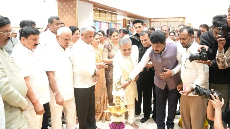 ಬಿ ಎಸ್_ ಸಿ ಟೆಕ್ಸ್___ಟೈಲ್ಸ್__ ಅನ್ನು ಉಧ್ಘಾಟಿಸಿದ ಬಿವೈ ರಾಘವೇಂದ್ರ