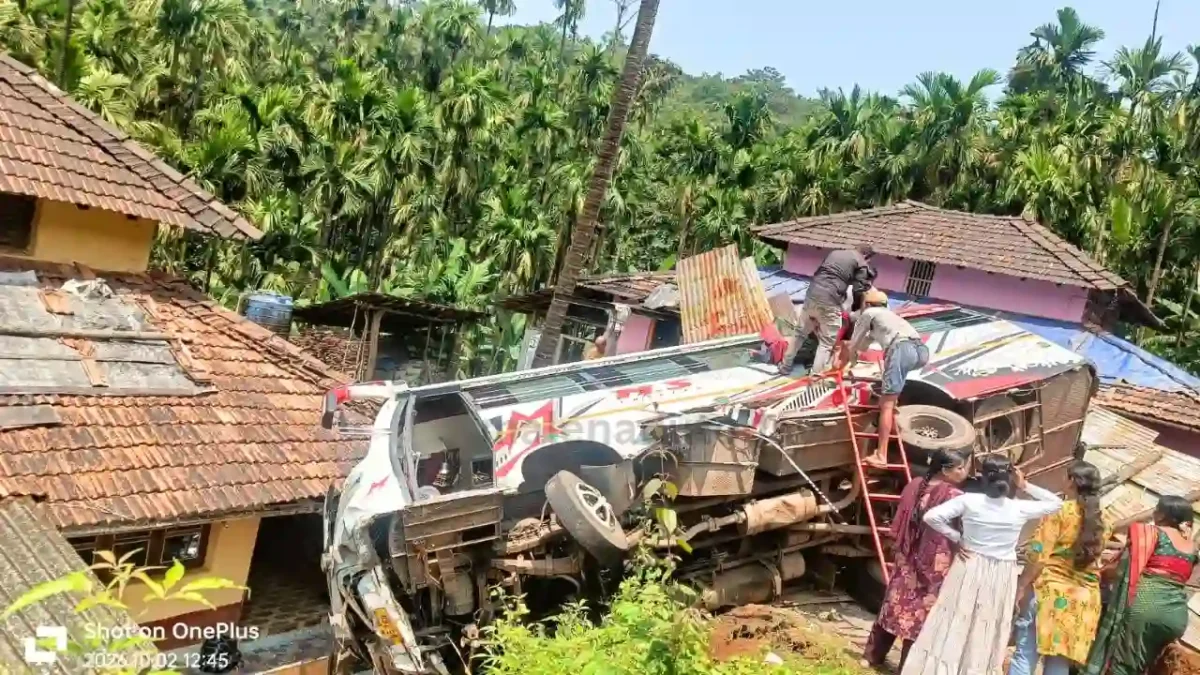 ಹೊಸಕೊಪ್ಪದ ಬಳಿ ಖಾಸಗಿ ಬಸ್_ ಪಲ್ಟಿ